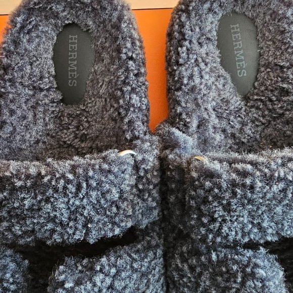 Hermes Chypre Sandal in Gray Shearling - Picture 3 of 5